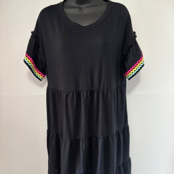 Crown & Ivy Dress L Tiered Black Ric Rac Trim Short Sleeve Casual Boho Retro - Picture 1 of 7